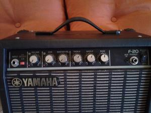 Amplificador de Guitarra YAMAHA F20