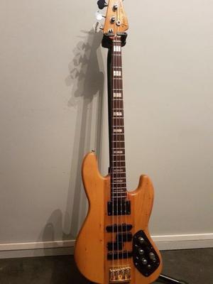 Fender jazz Bass  con estuche original, circuito doble