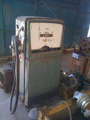 antiguo surtidor de nafta. ideal restauradores