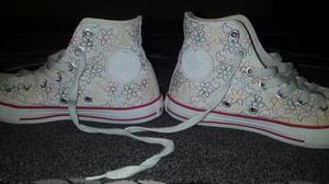 zapatillas converse color blanco bordadas con flores n34