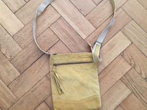 Cartera de gamuza