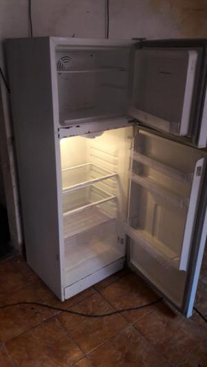 Heladera con freezer