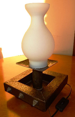 Par de antiguos veladores lamparas de hierro estilo normando