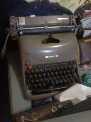 Vendo maquina escribir antigua, metalica