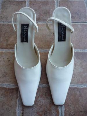 Zapatos de novia blancos sin uso