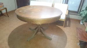 mesa redonda de madera
