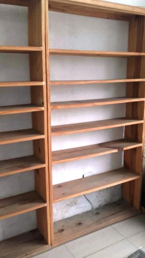 Estanterías (4) de madera reforzadas con 7 estantes