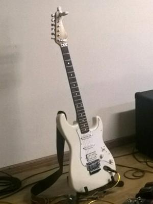 Fender stratocaster japon  con floyd rose