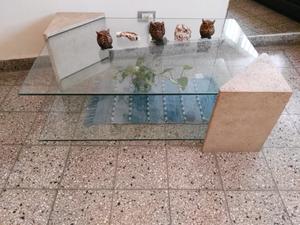 Mesa ratona de vidrio y mármol