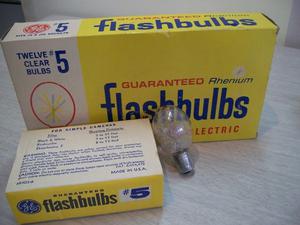 VENDO CAJA DE 12 UNIDADES FLASH BULBS