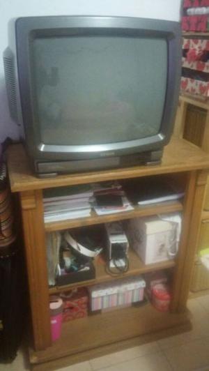 VENDO TELE + MESA