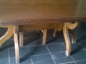 mesa de nogal maciza,con sus seis sillas(de estilo)