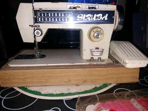 Máquina de coser SIRUBA