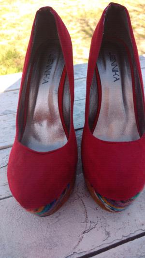 Zapatos altos rojos