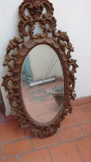 espejo antiguo con marco de madera