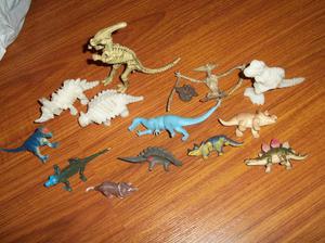 muñecos juguetes figuras dinosaurios