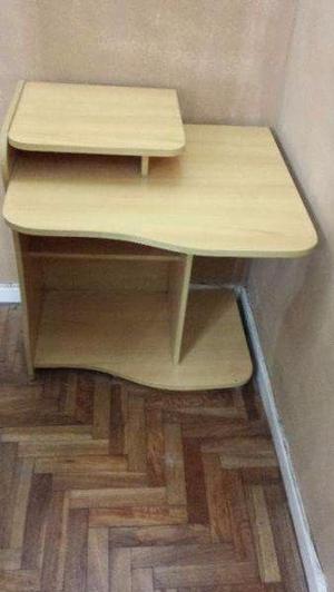 Impecable escritorio de melamina símil madera! Sin uso!