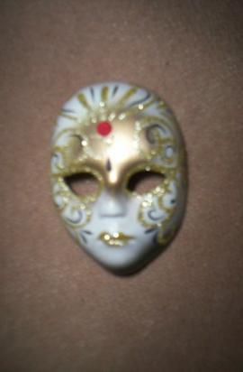 mascara de porcelana alto 8,5 adorno muy hermoso