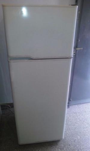 Heladera NEBA con Freezer 280 Litros Usada