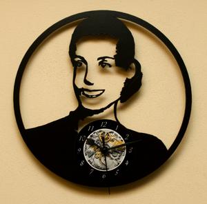 Reloj de pared evita