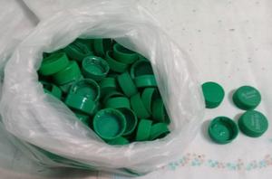 TAPITAS PLASTICAS VERDES X 100 UNIDADES