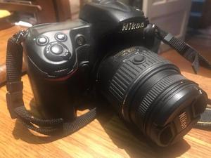 Vendo camara profesional Nikon D300 lente  VR