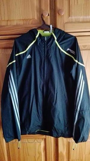 Vendo campera adidas original talle M.