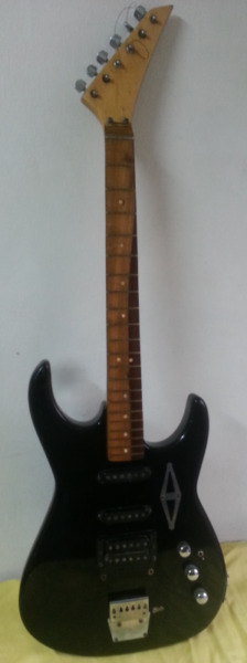 Antigua guitarra eléctrica DAION (a restaurar)