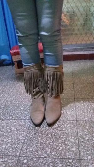 Botas con flecos