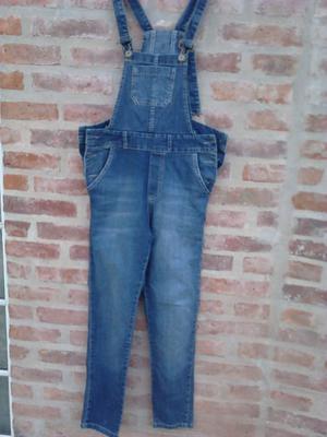 VENDO JARDINERO DE MUJER DE JEANS SEMI ELASTIZADO, TALLE 36.