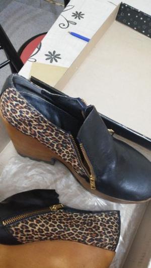 Vendo botas animal print