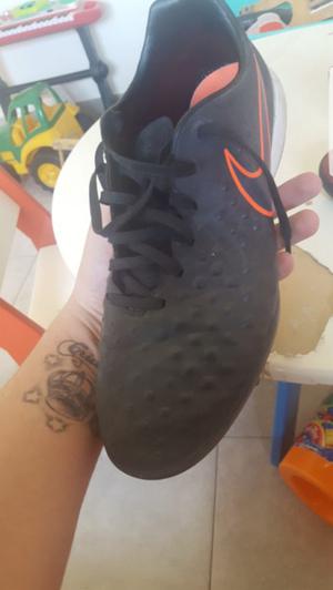 vendo botines de fútbol nike