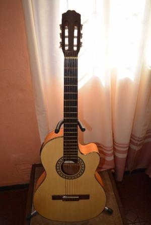 Excelente guitarra GRACIA M10 EQ de medio concierto.