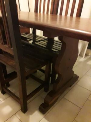 Mesa con cuatro sillas de algarrobo