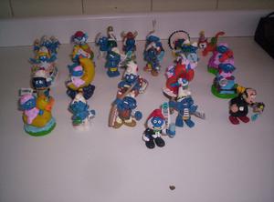 Vendo coleccion de 24 muñecos diferentes de los pitufos de