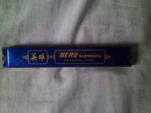 armónica marca Hero