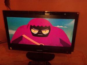 Televisor LCD Samsung 24"., control, impecable