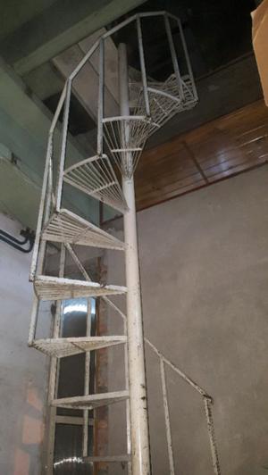 Vendo escalera de hierro