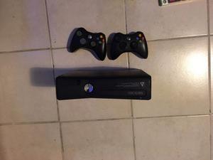 Xbox 360 Slim Original con Kinect Sensor y 2 Joysticks