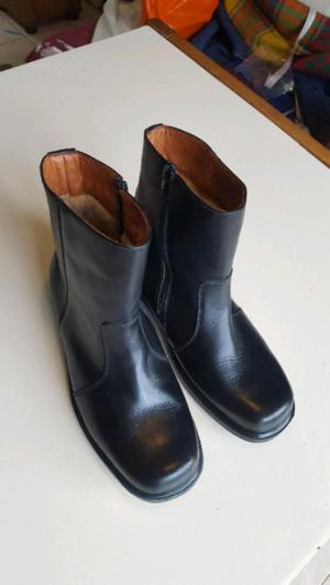 Botas de cuero T.39 marca Guante NUEVAS