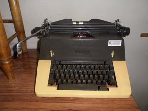 VENDO MAQUINA DE ESCRIBIR 70 ESPACIO