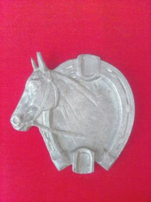 Antiguo cenicero caballo herradura