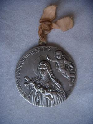 Medalla Escapulario De Santa Teresia De Jesu Infante - 60 Mm