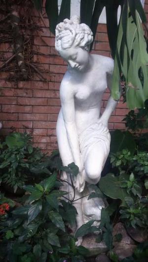 antigua estatua para jardín