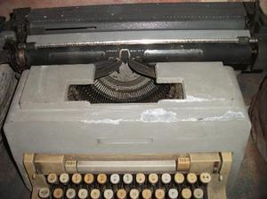 maquina de escribir olivetti