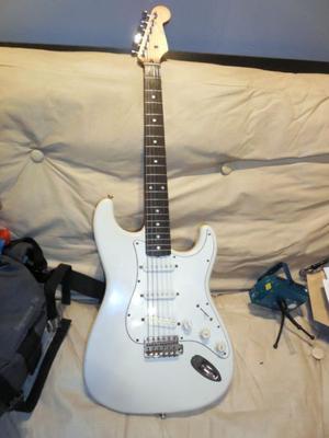 Fender Stratocaster Squier blanca, Japon de los 90 clavijas