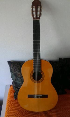 Guitarra Yamaha C40 casi sin uso en estado impecable + funda