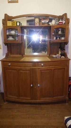 Mueble de roble con alzada y espejos