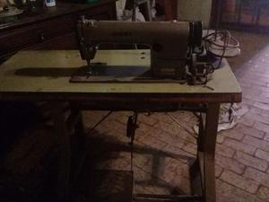 Se vende maquina de coser juki industrial