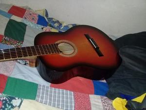 VENDO GUITARRA CRIOLLA, CON AFINADOR ELÉCTRICO.